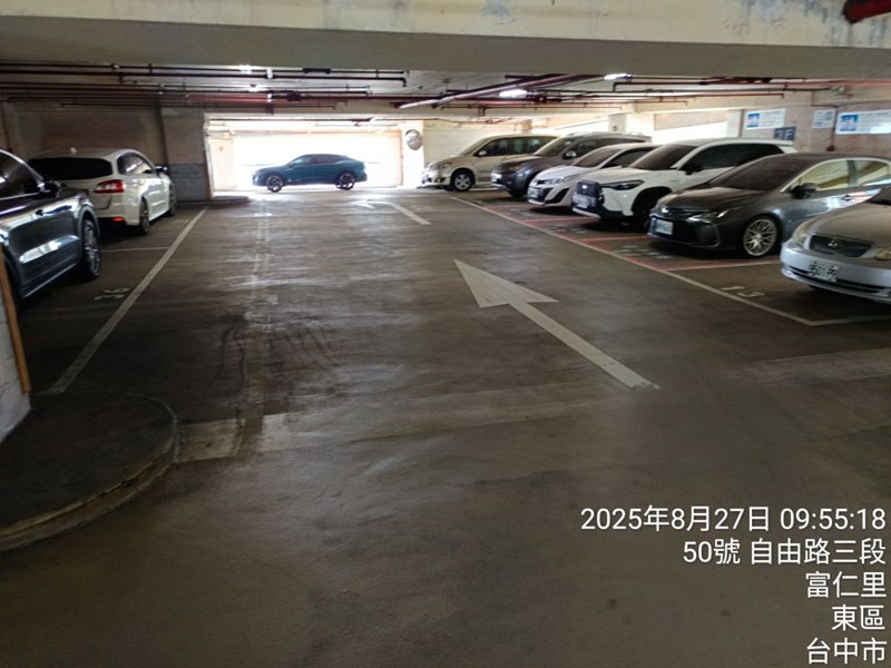 停車場內部1