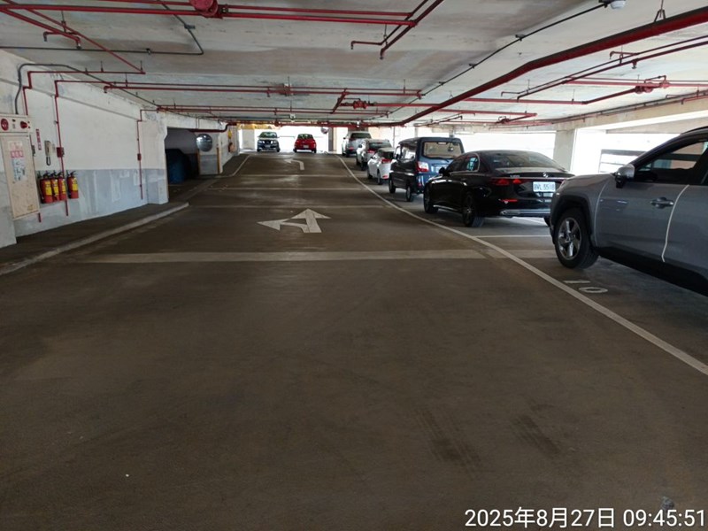停車場內部2
