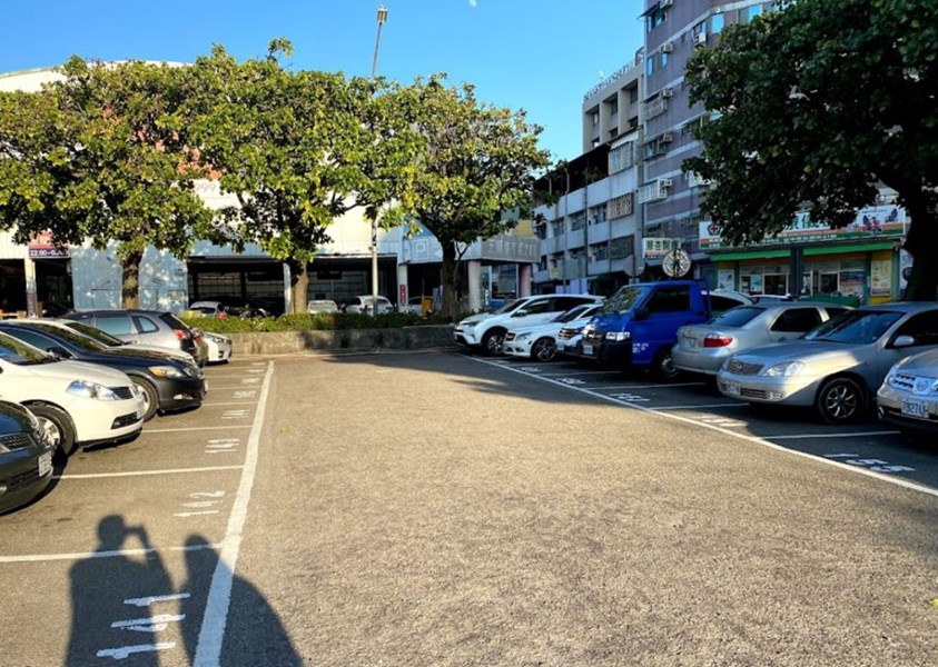 停車場內部3