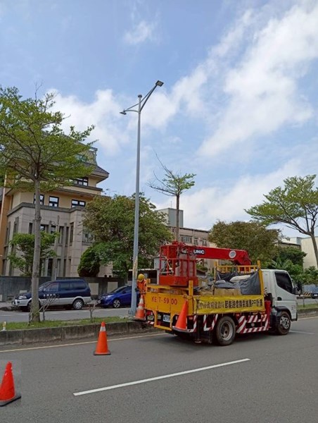 04-新式路燈照度由過去12-15-lux提升至實測40-lux以上