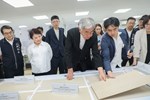 特別邀請隈研吾大師來台親自選材